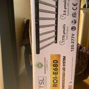 LED grow light brand new in the box